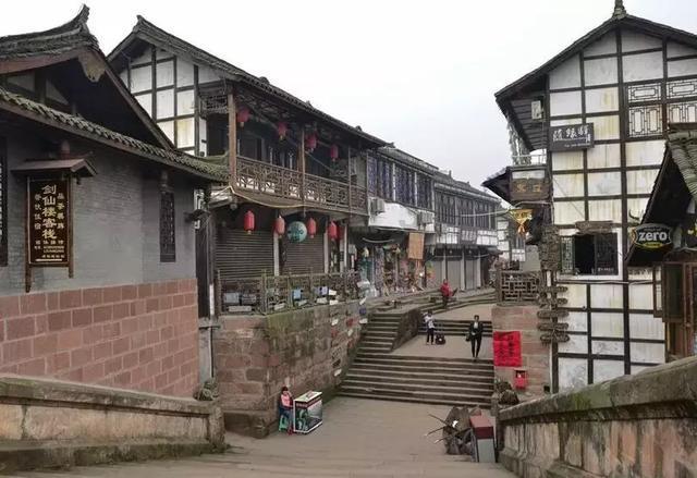 TVB男星92岁生日获曾孙贺寿!同罗兰见了三日:难怪我们绯闻多